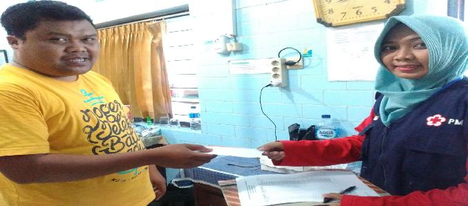 PMI BANTU KELUARGA PASIEN DBD DI RSUMP